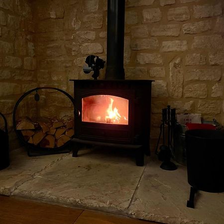 Cosy Cotswold Lodge By Your Home Here - Summer Sale For 3 Plus Nights - Ideal For Families With Log-Burner, Spa, Private Parking And Heated Swimming Pools Ashton Keynes Dış mekan fotoğraf