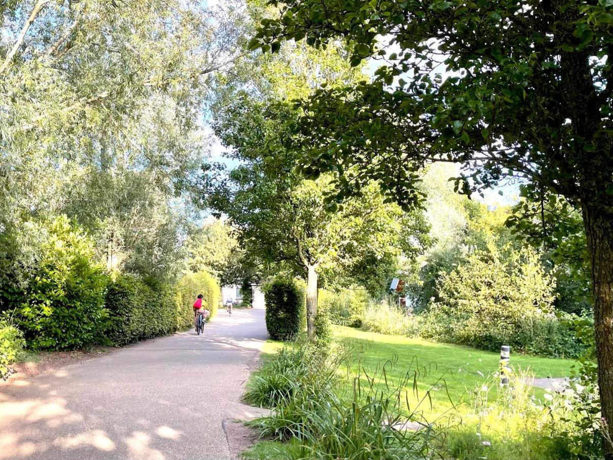 Cosy Cotswold Lodge By Your Home Here - Summer Sale For 3 Plus Nights - Ideal For Families With Log-Burner, Spa, Private Parking And Heated Swimming Pools Ashton Keynes Dış mekan fotoğraf