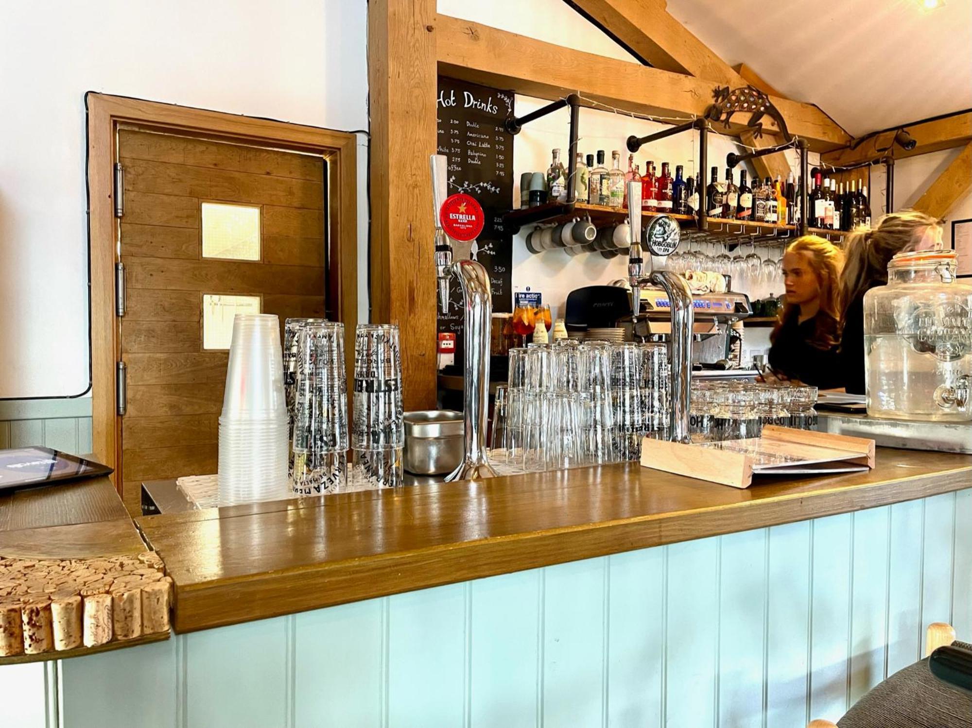 Cosy Cotswold Lodge By Your Home Here - Summer Sale For 3 Plus Nights - Ideal For Families With Log-Burner, Spa, Private Parking And Heated Swimming Pools Ashton Keynes Dış mekan fotoğraf