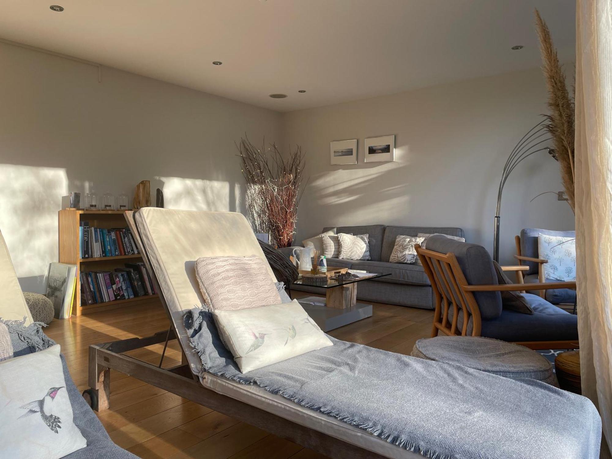 Cosy Cotswold Lodge By Your Home Here - Summer Sale For 3 Plus Nights - Ideal For Families With Log-Burner, Spa, Private Parking And Heated Swimming Pools Ashton Keynes Dış mekan fotoğraf