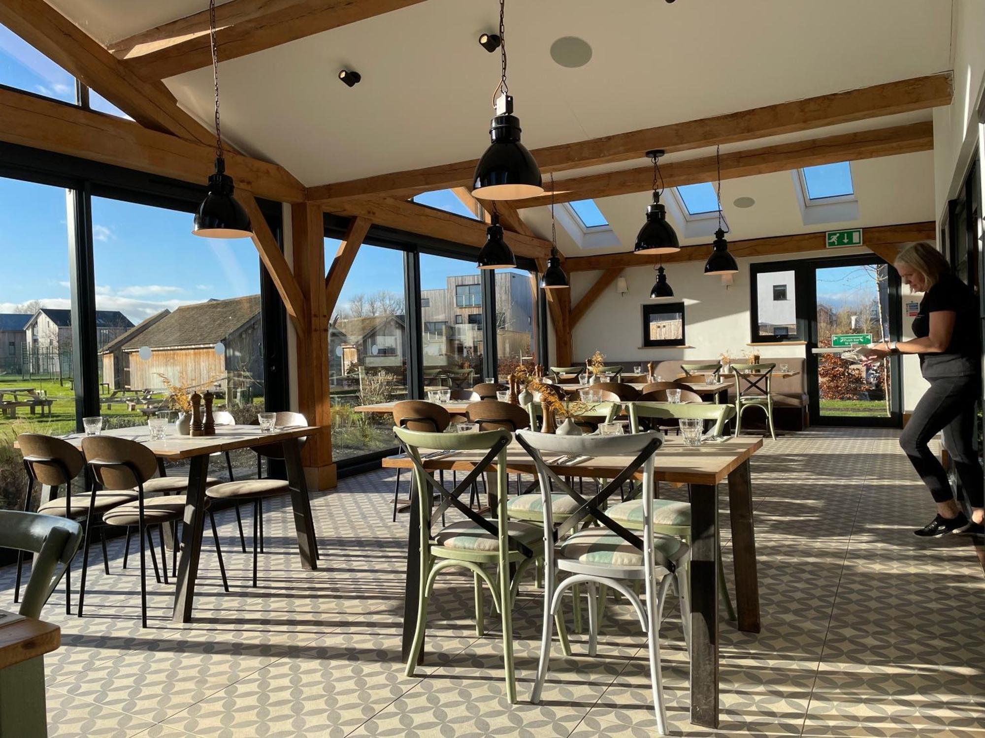 Cosy Cotswold Lodge By Your Home Here - Summer Sale For 3 Plus Nights - Ideal For Families With Log-Burner, Spa, Private Parking And Heated Swimming Pools Ashton Keynes Dış mekan fotoğraf