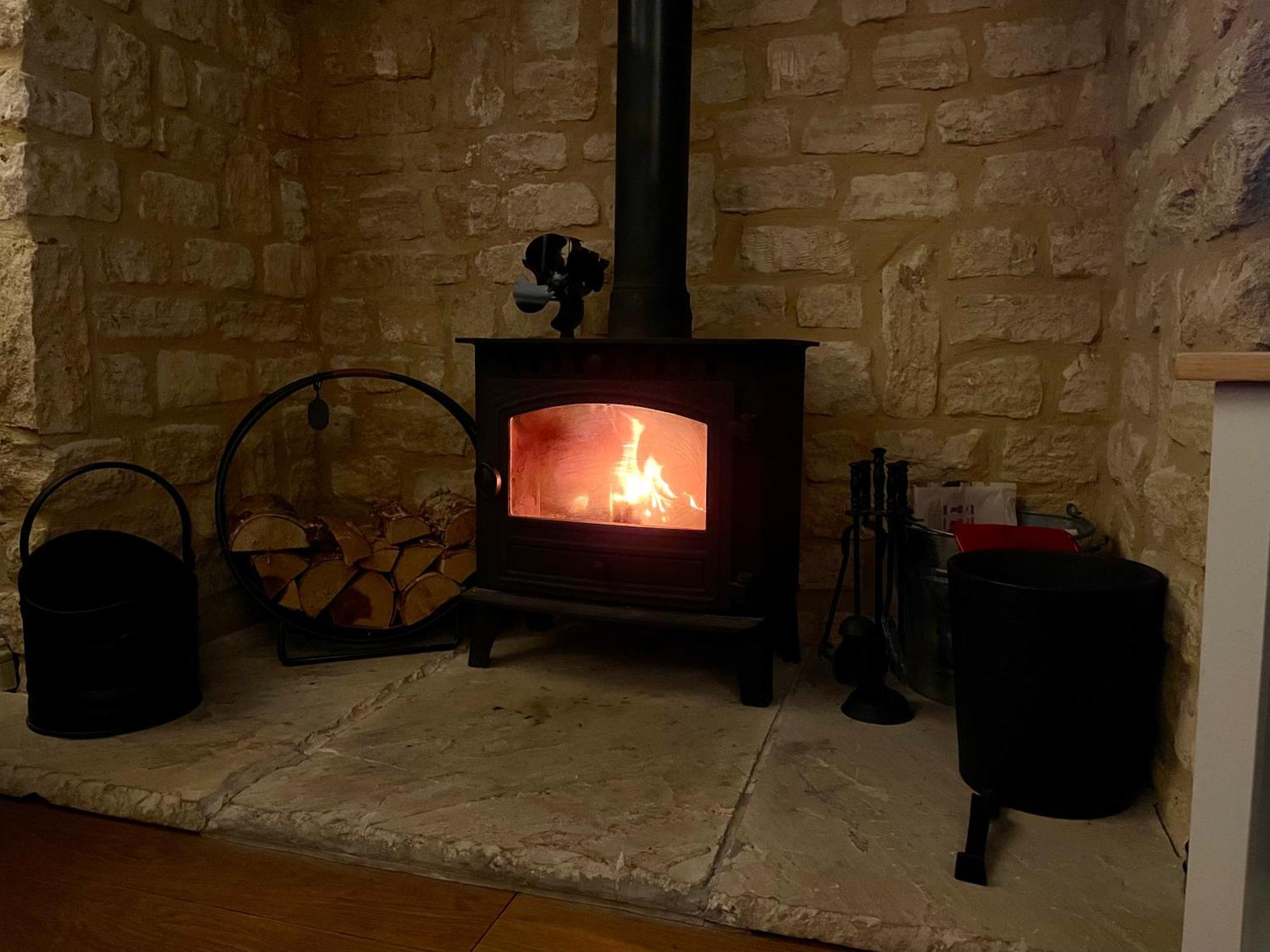 Cosy Cotswold Lodge By Your Home Here - Summer Sale For 3 Plus Nights - Ideal For Families With Log-Burner, Spa, Private Parking And Heated Swimming Pools Ashton Keynes Dış mekan fotoğraf