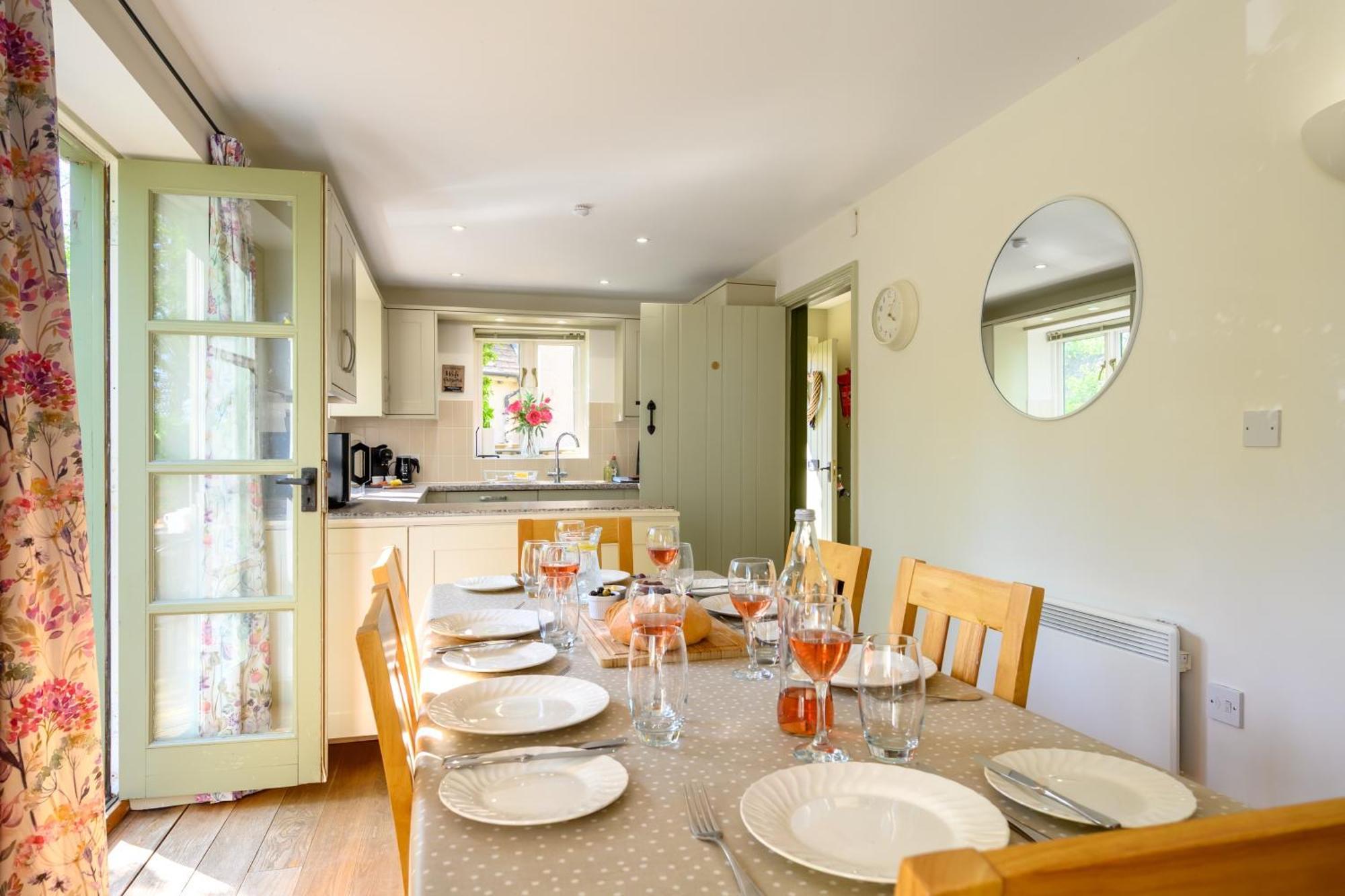 Cosy Cotswold Lodge By Your Home Here - Summer Sale For 3 Plus Nights - Ideal For Families With Log-Burner, Spa, Private Parking And Heated Swimming Pools Ashton Keynes Dış mekan fotoğraf