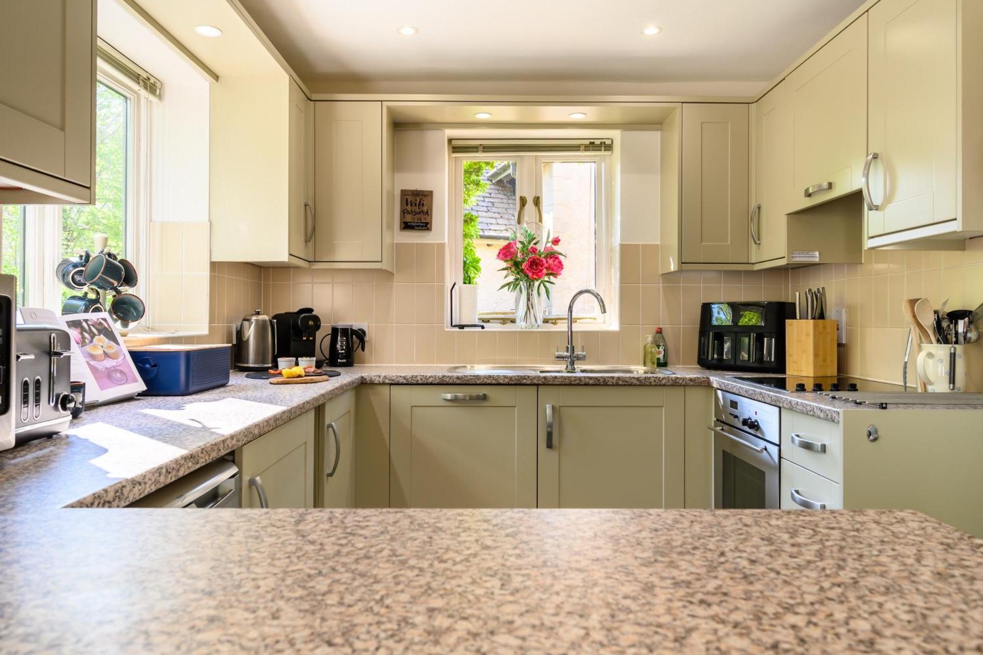 Cosy Cotswold Lodge By Your Home Here - Summer Sale For 3 Plus Nights - Ideal For Families With Log-Burner, Spa, Private Parking And Heated Swimming Pools Ashton Keynes Dış mekan fotoğraf