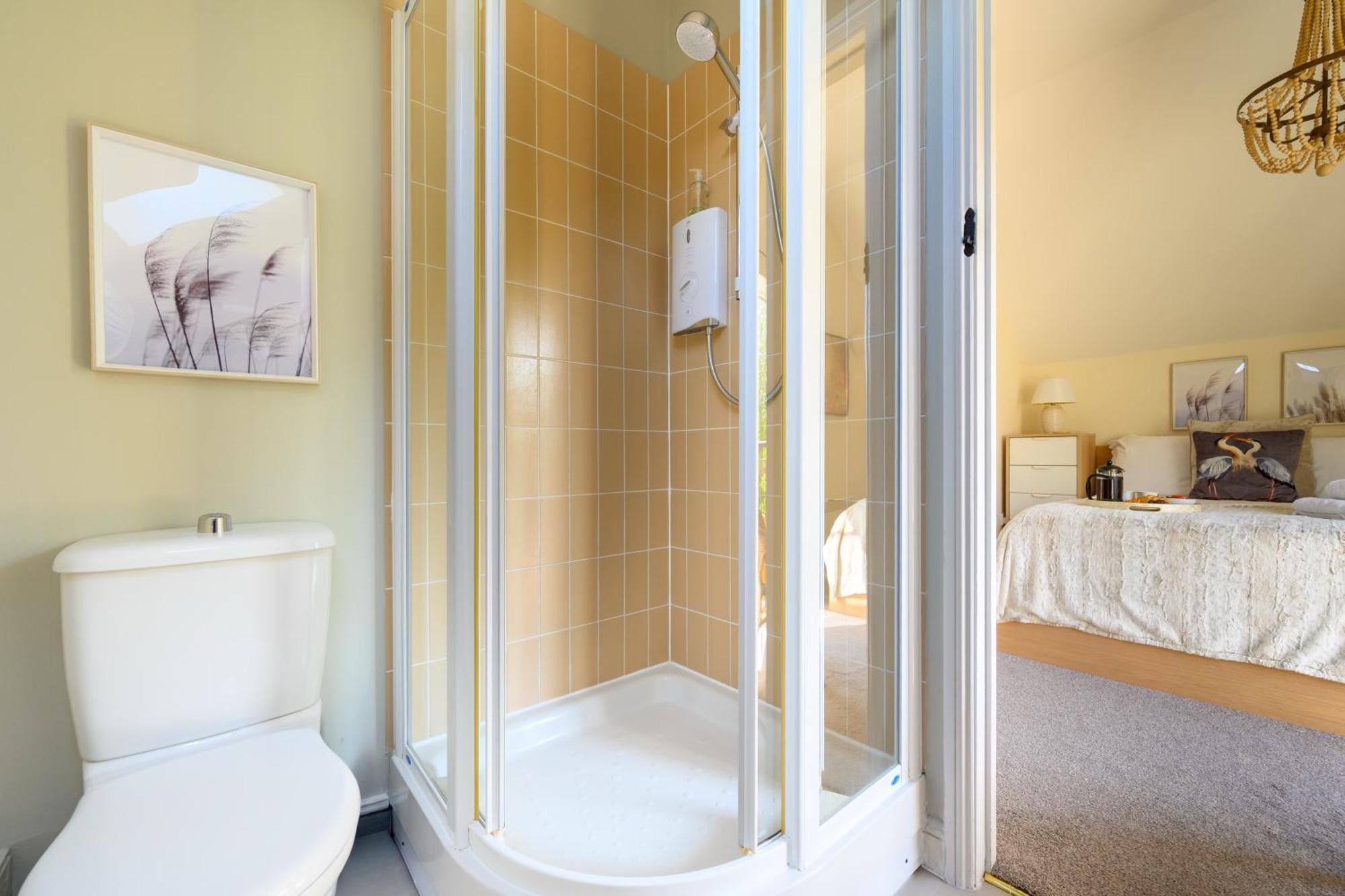 Cosy Cotswold Lodge By Your Home Here - Summer Sale For 3 Plus Nights - Ideal For Families With Log-Burner, Spa, Private Parking And Heated Swimming Pools Ashton Keynes Dış mekan fotoğraf